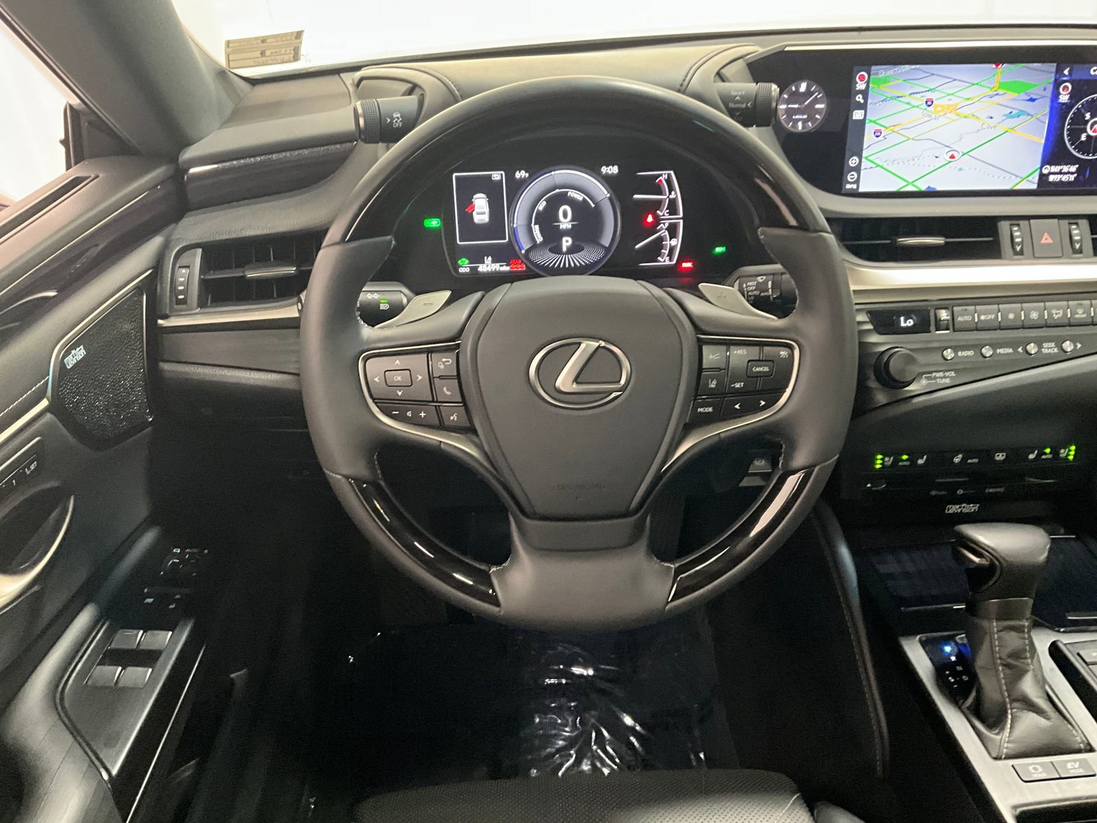 2020 Lexus ES 300h Luxury photo 4