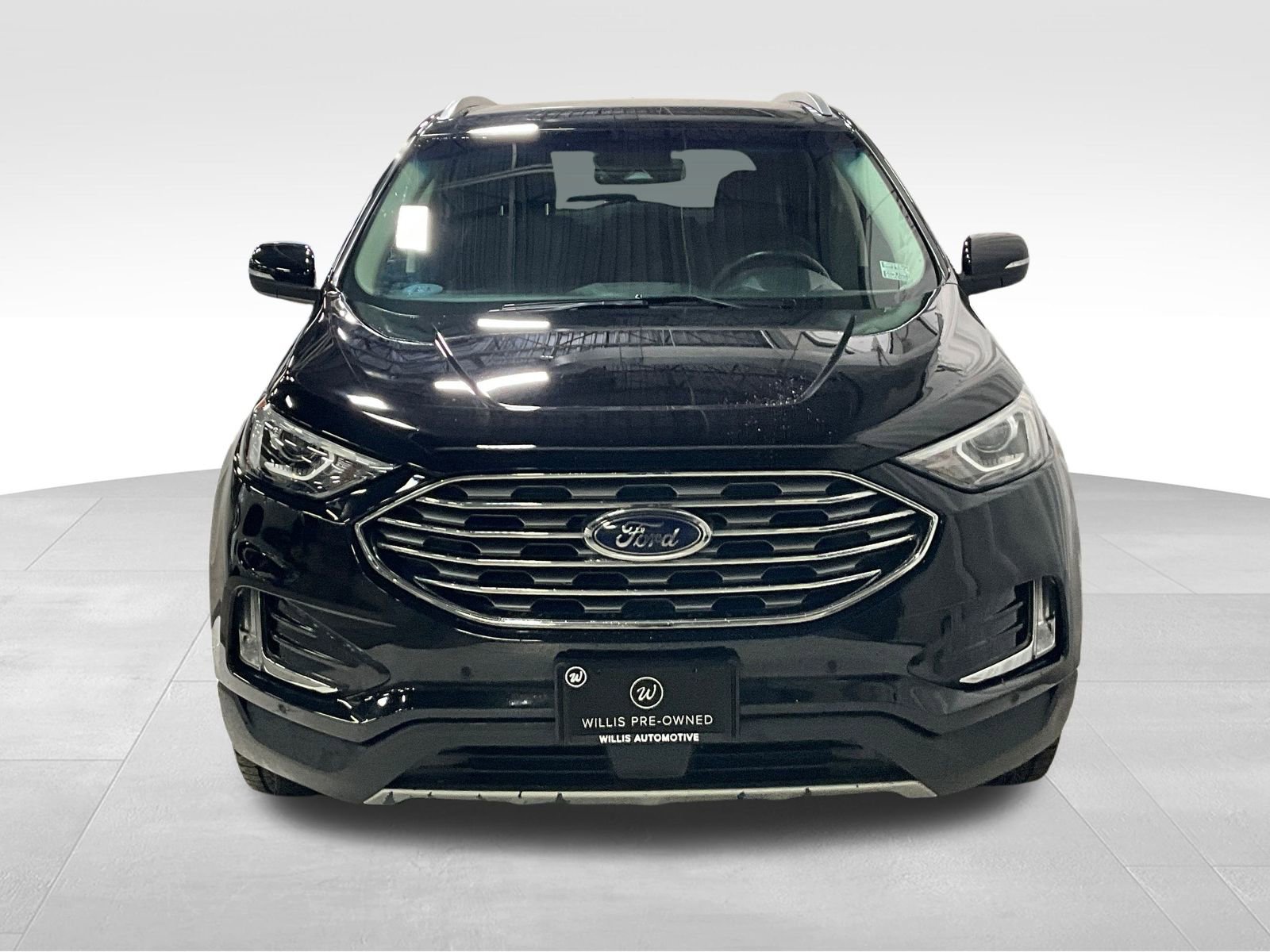 2020 Ford Edge Titanium photo 2