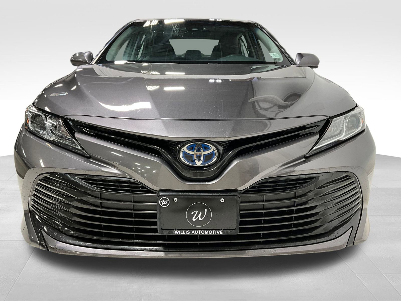 2018 Toyota Camry Hybrid LE photo 2