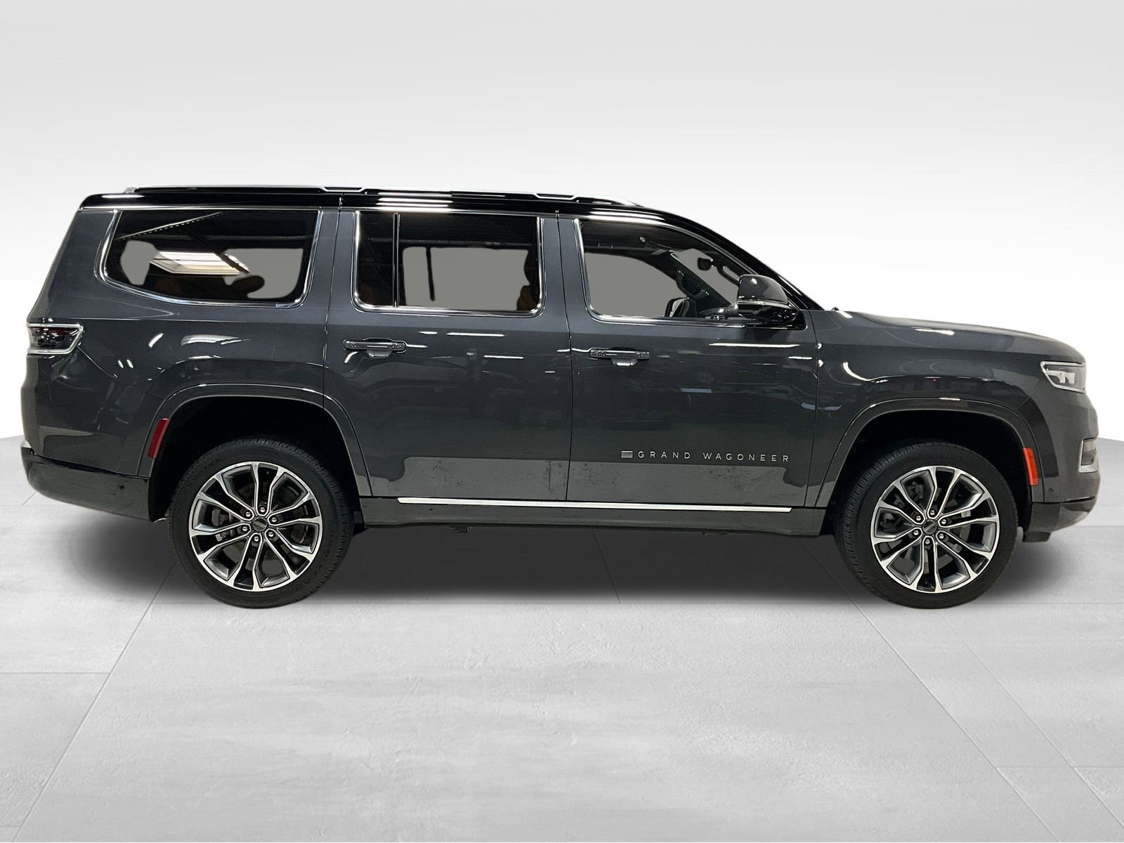 2022 Jeep Grand Wagoneer III photo 3