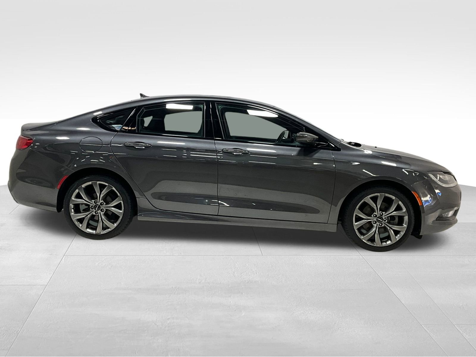 2015 Chrysler 200 S photo 3