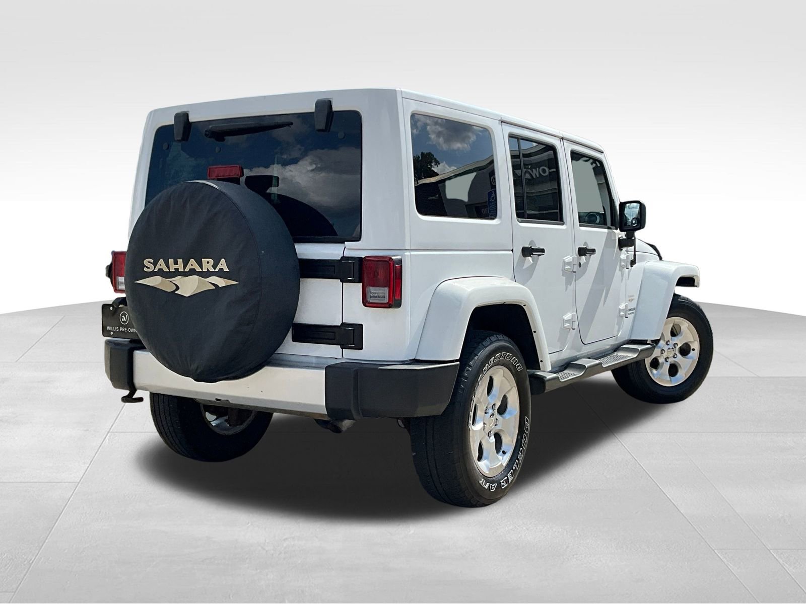 2015 Jeep Wrangler Unlimited Sahara photo 4