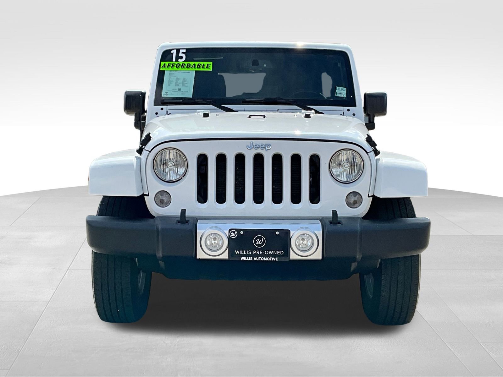 2015 Jeep Wrangler Unlimited Sahara photo 2