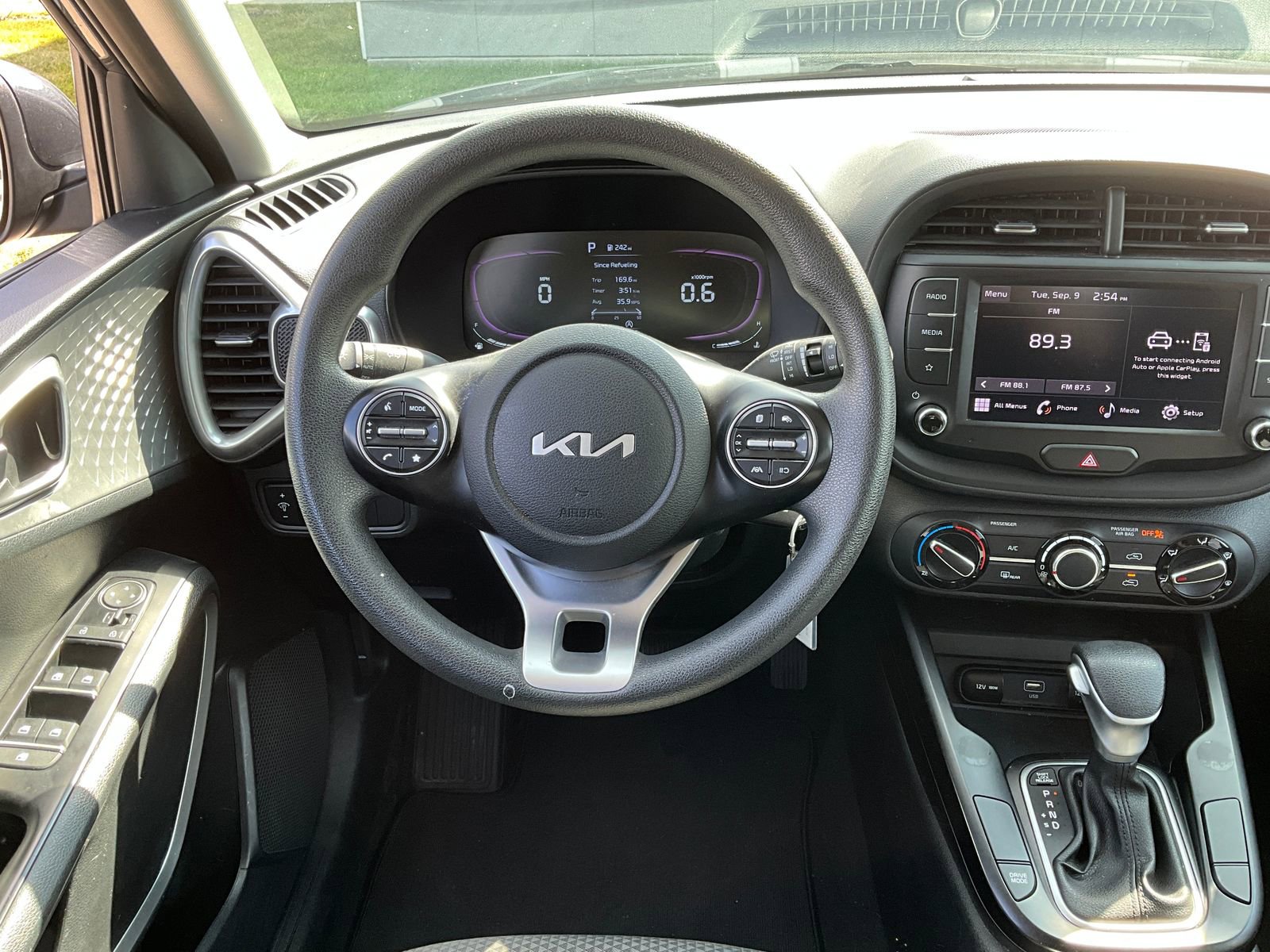 2023 Kia Soul LX photo 4