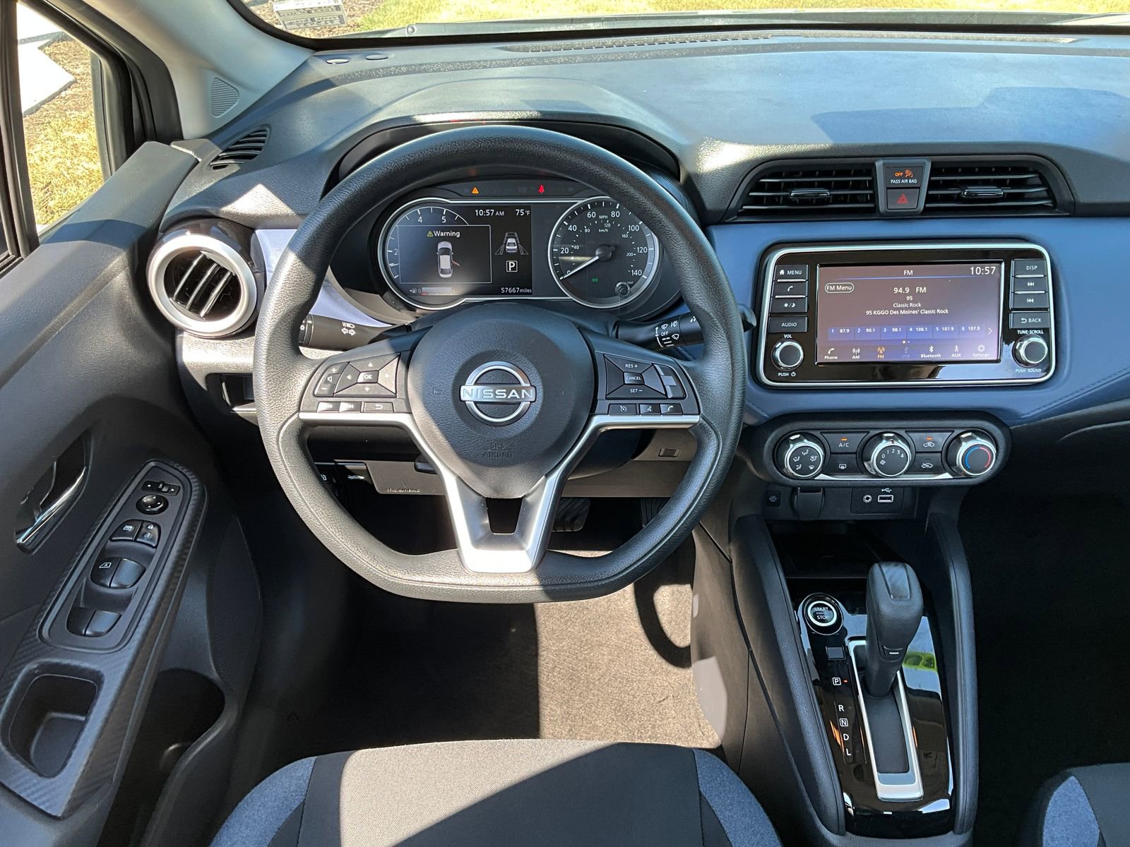 2023 Nissan Versa SV photo 4