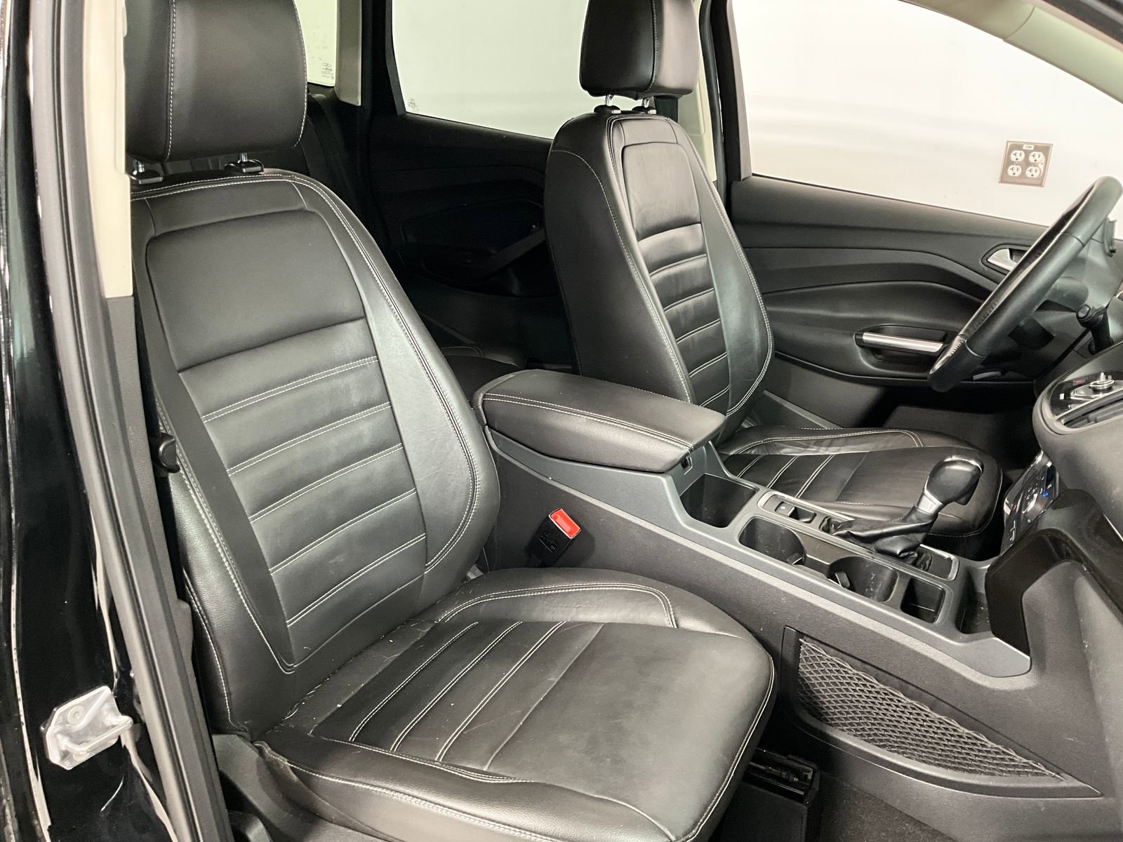 2017 Ford Escape Titanium photo 2