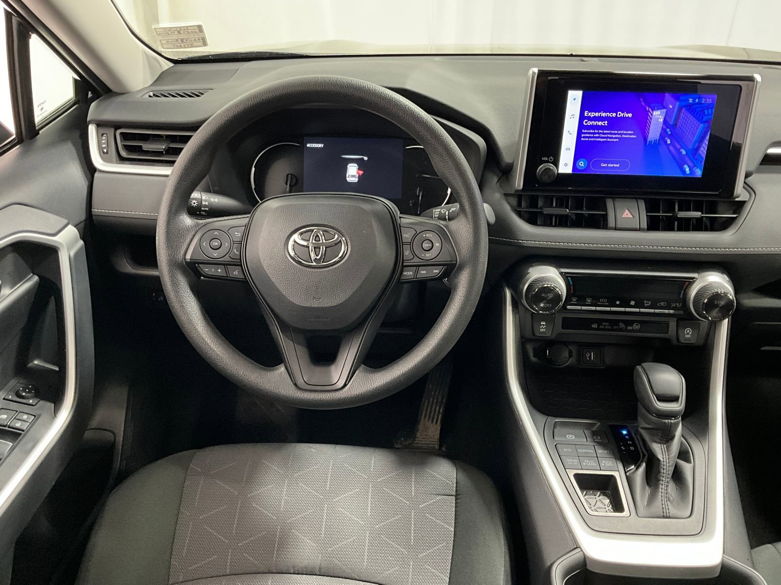 2024 Toyota RAV4 XLE photo 3