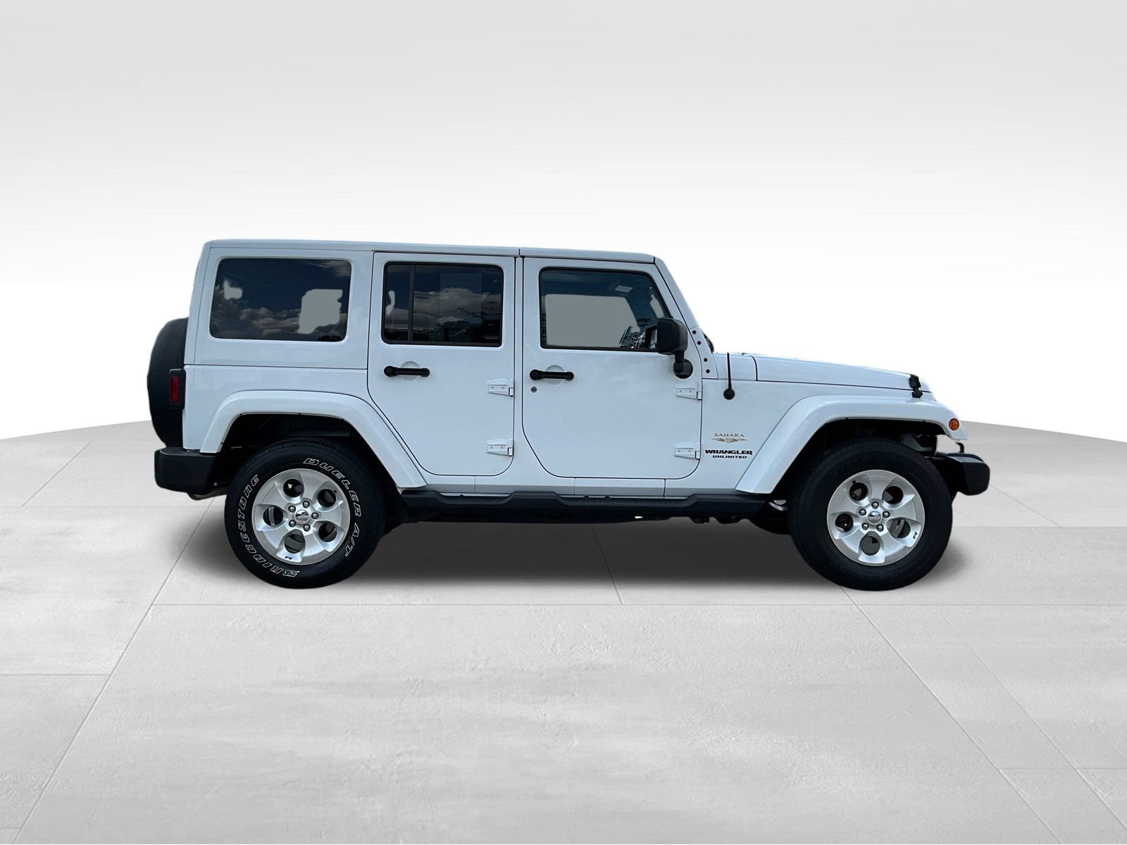 2015 Jeep Wrangler Unlimited Sahara photo 3