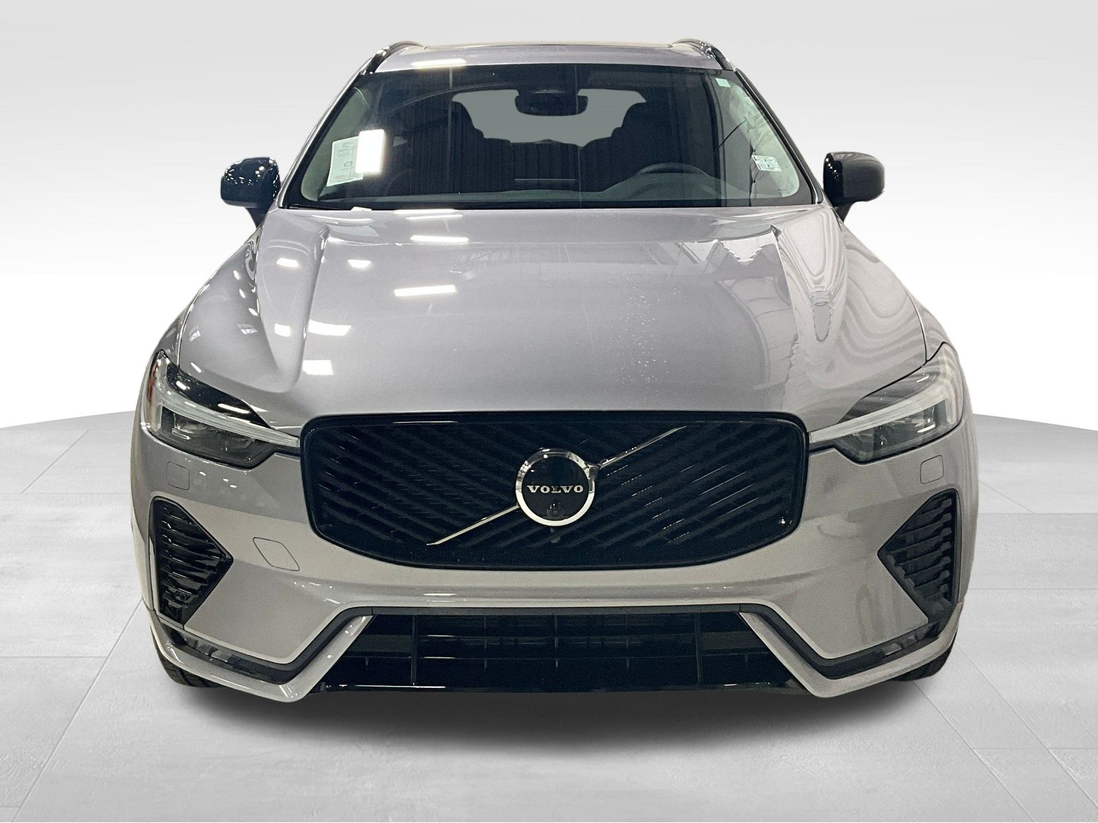 2026 Volvo XC60 B5 Plus photo 2