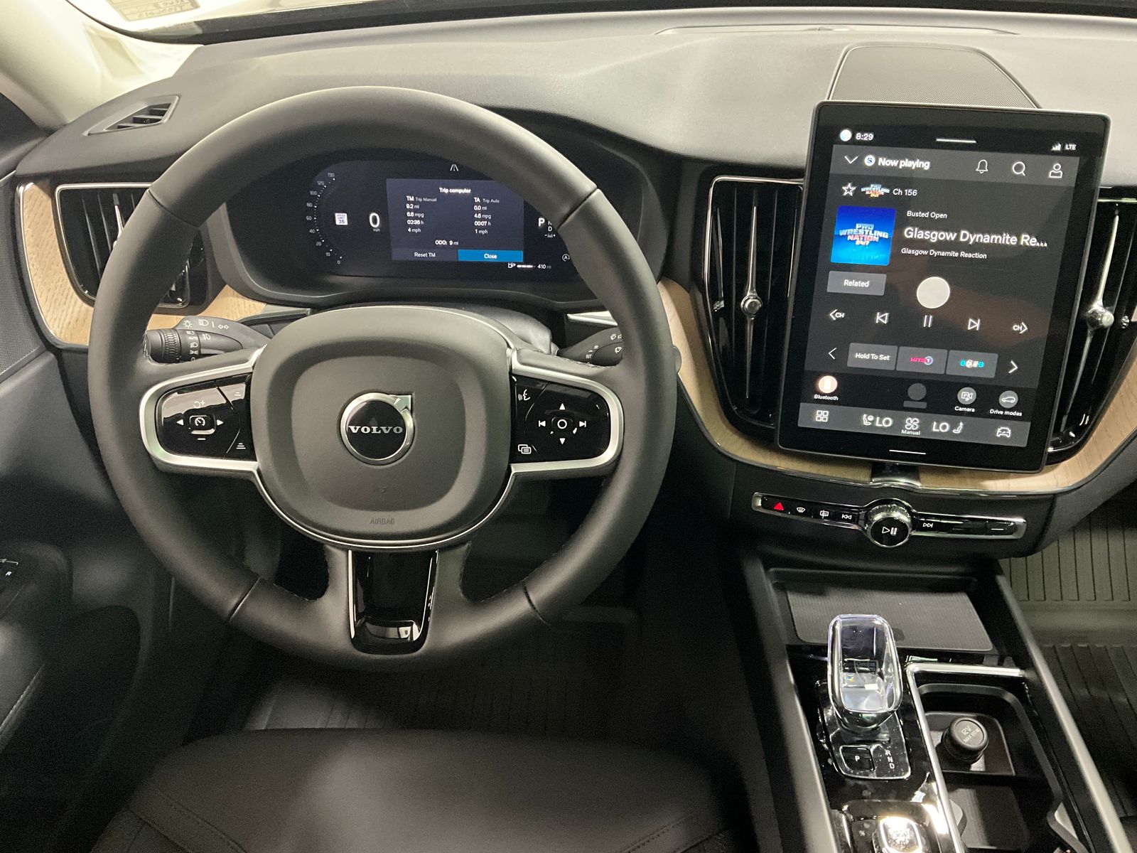 2026 Volvo XC60 B5 Plus photo 3