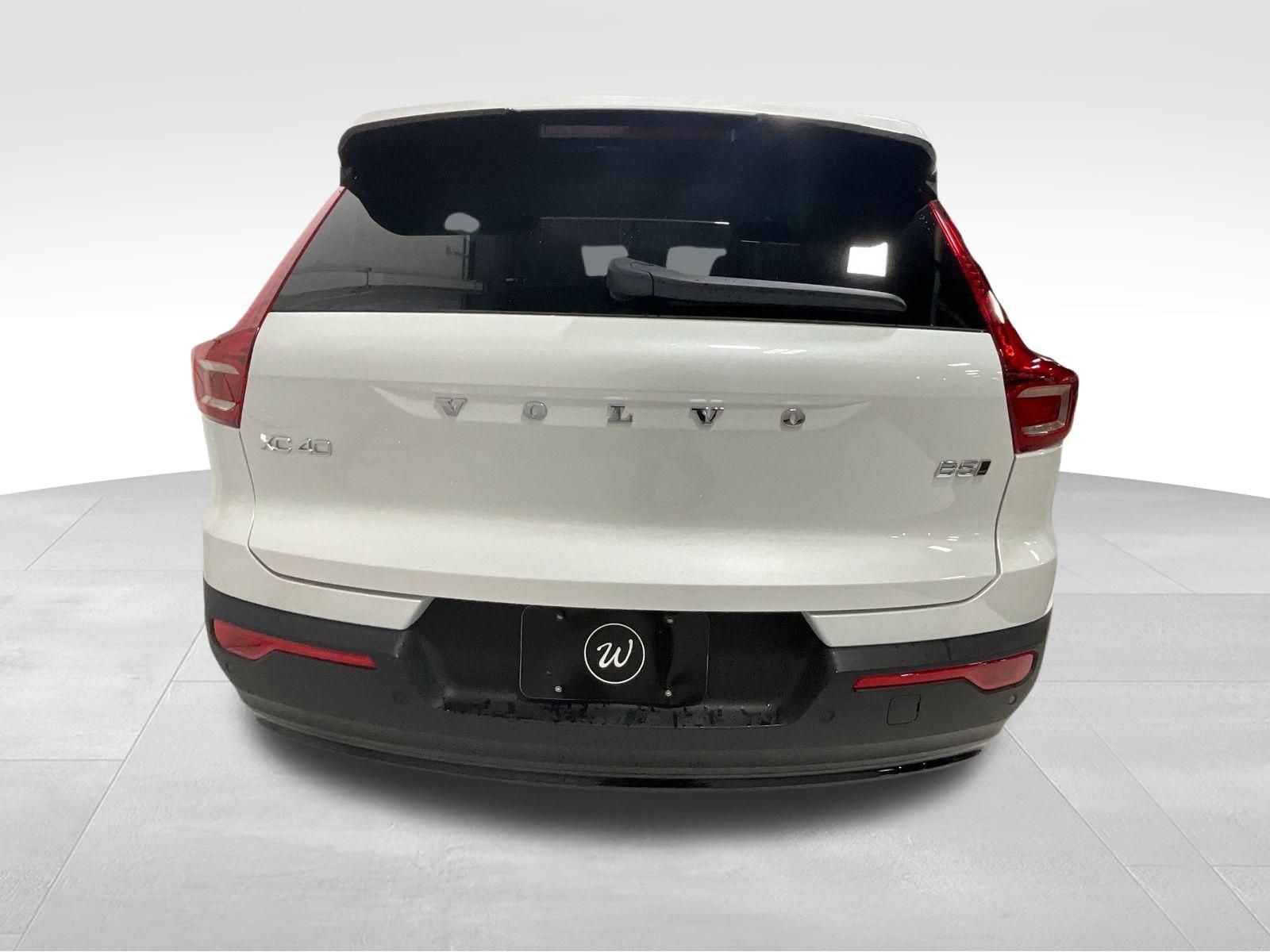 2026 Volvo XC40 Plus - Photo 4
