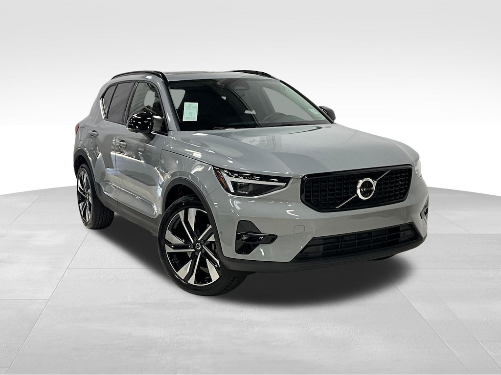 New 2026 Volvo XC40 B5 Plus SUV