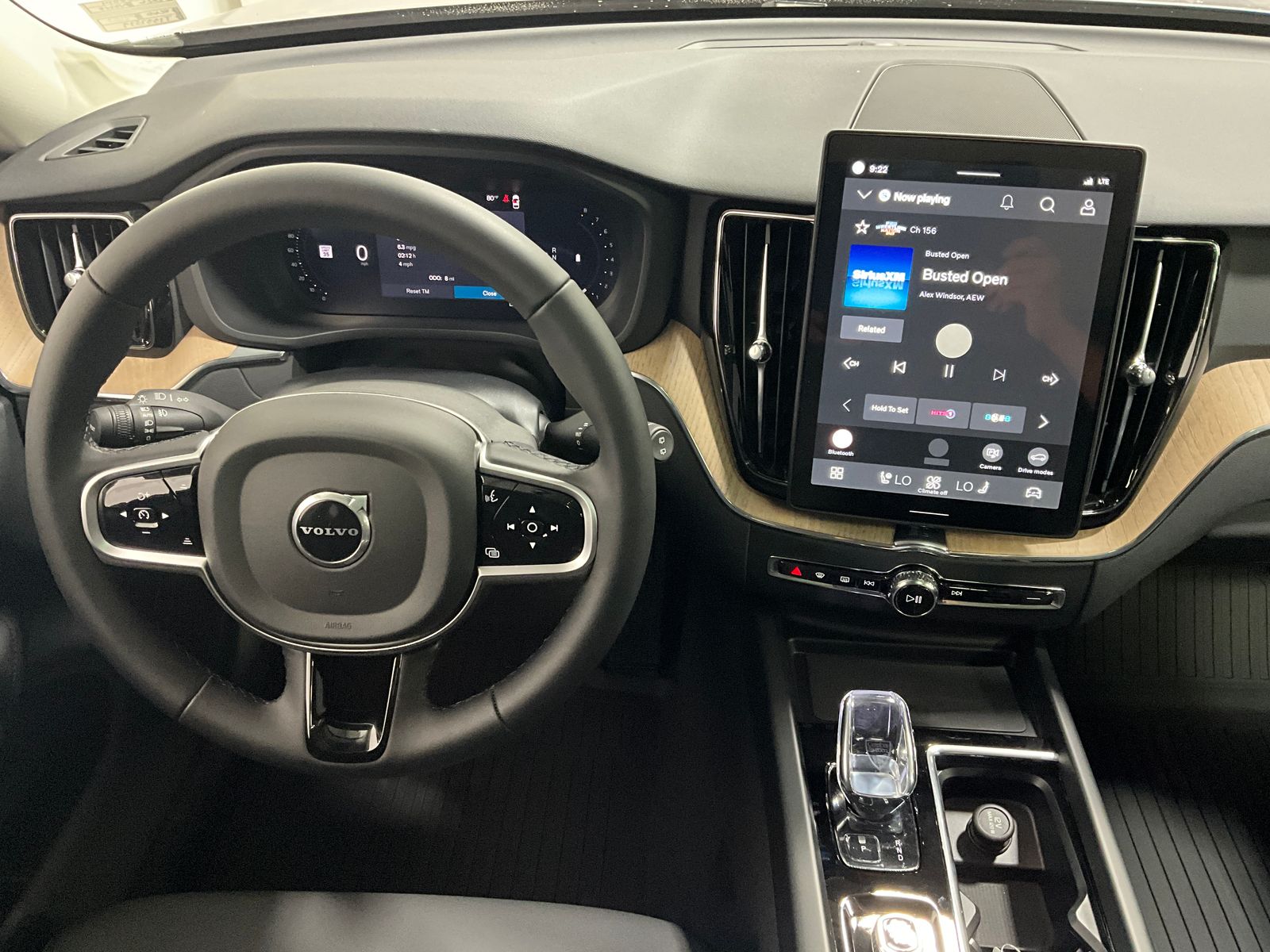 2026 Volvo XC60 B5 Plus photo 4