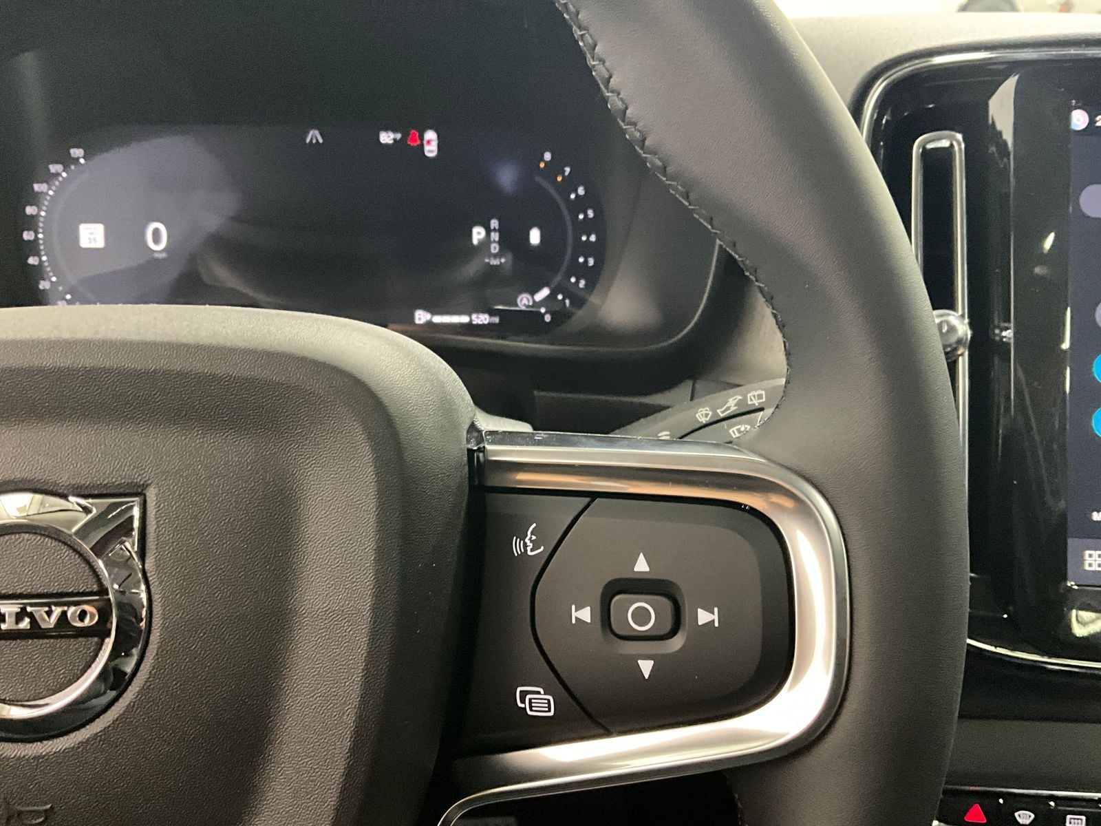 2026 Volvo XC40 Plus - Photo 17