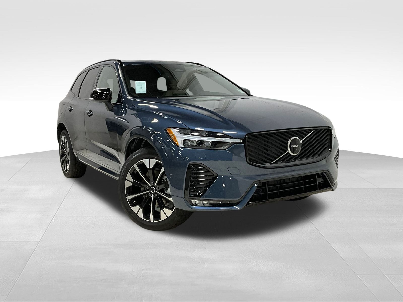 2026 Volvo XC60 Plus's photo