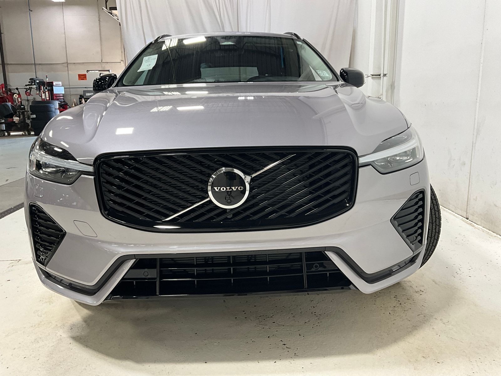 2026 Volvo XC60 B5 Plus photo 2