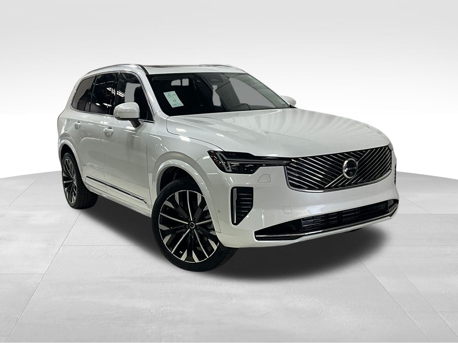 2025 Volvo XC90 Plus's photo