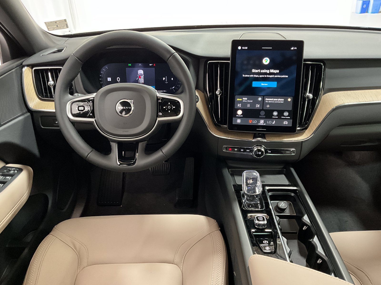 2026 Volvo XC60 Plus - Photo 4