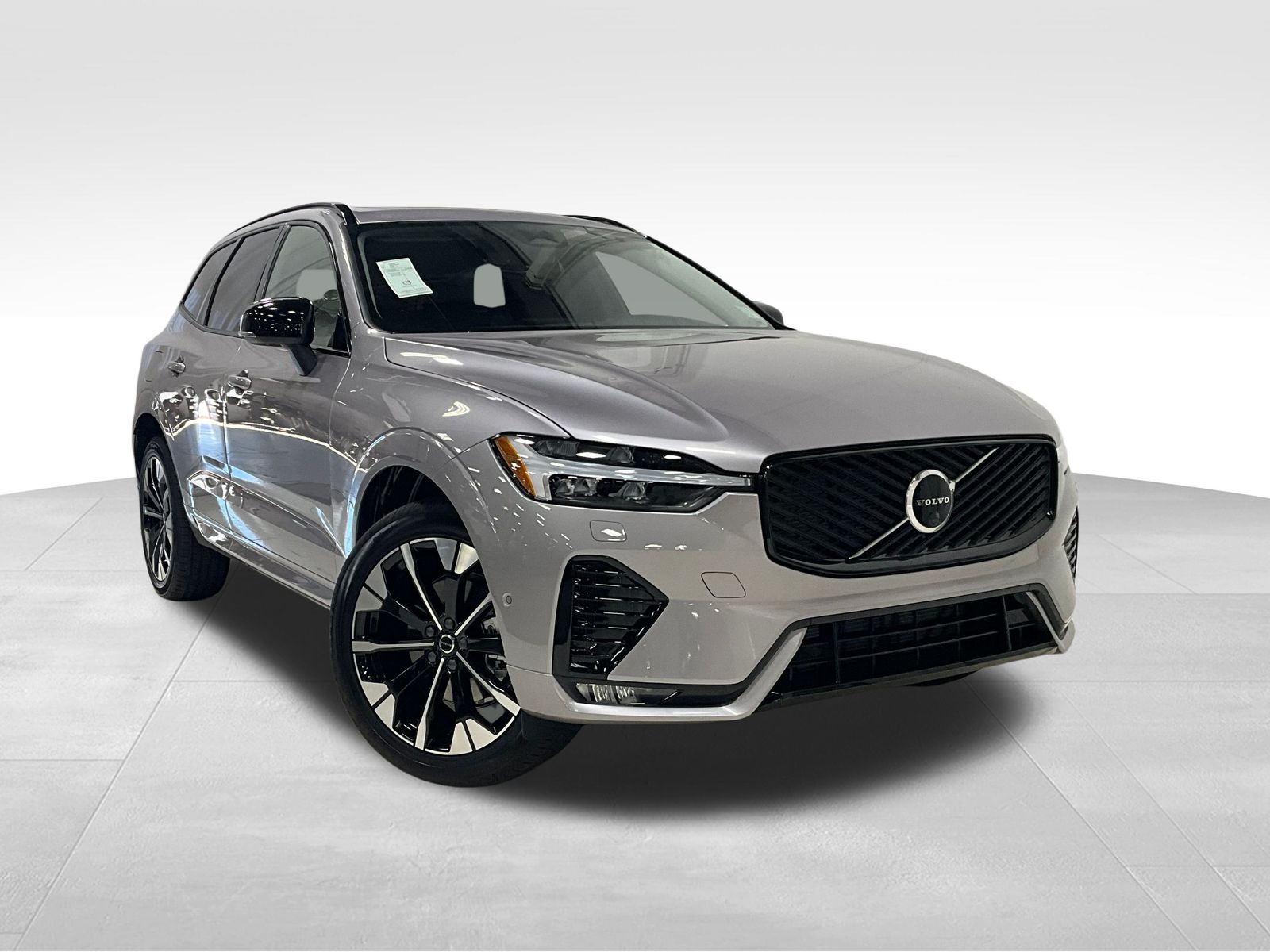 2026 Volvo XC60 Plus's photo