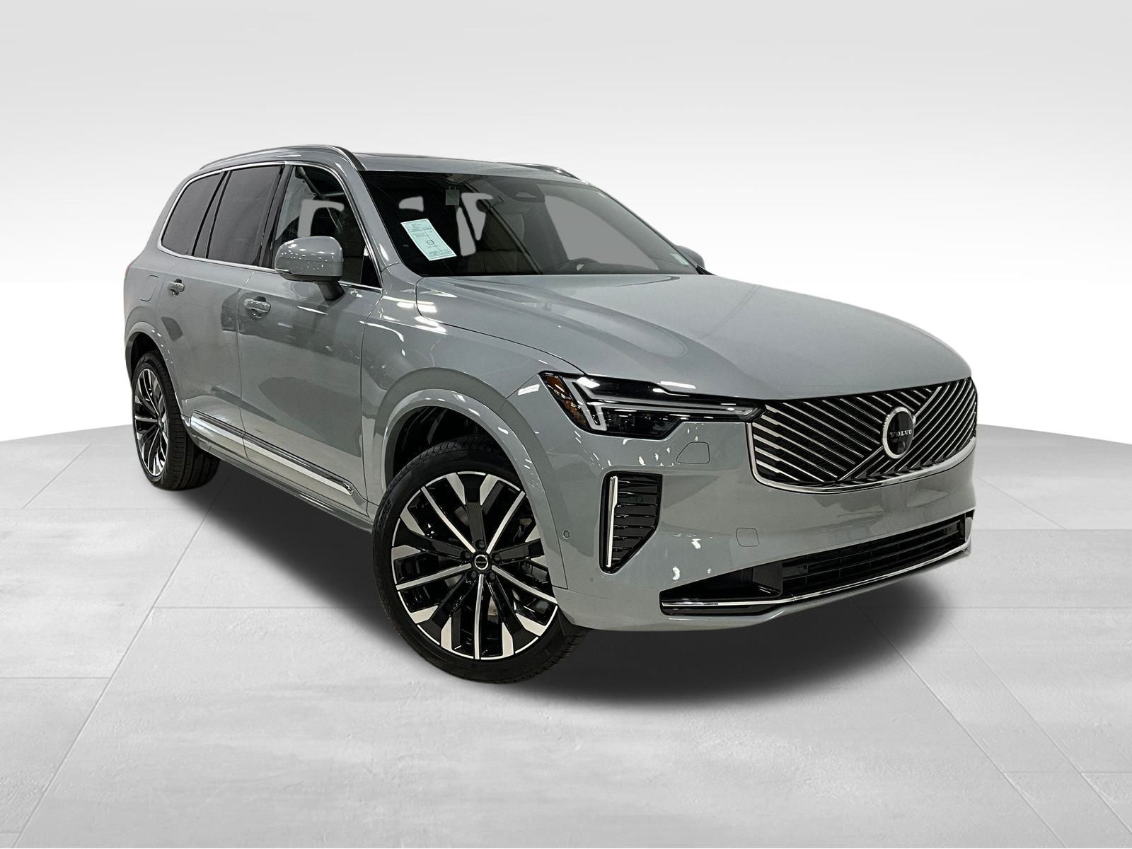 2025 Volvo XC90 Plus's photo