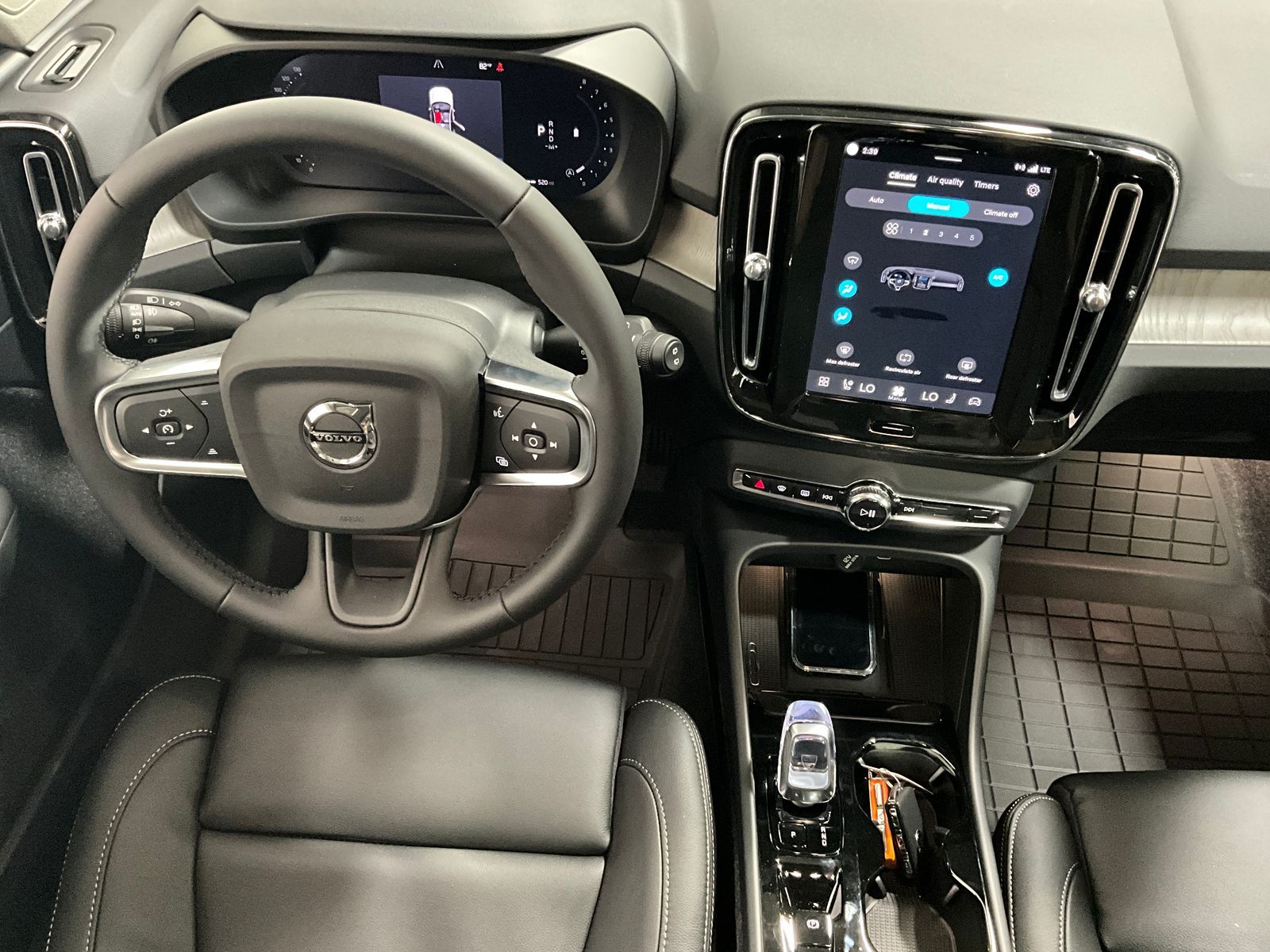 2026 Volvo XC40 Plus - Photo 14