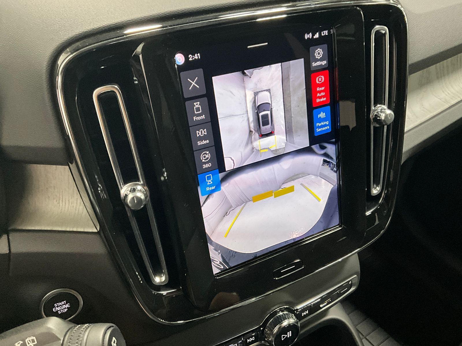 2026 Volvo XC40 Plus - Photo 18