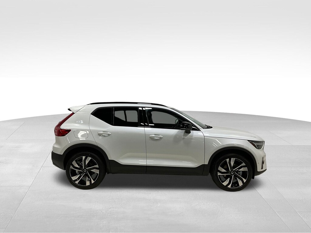 New 2026 Volvo XC40 B5 Ultra SUV