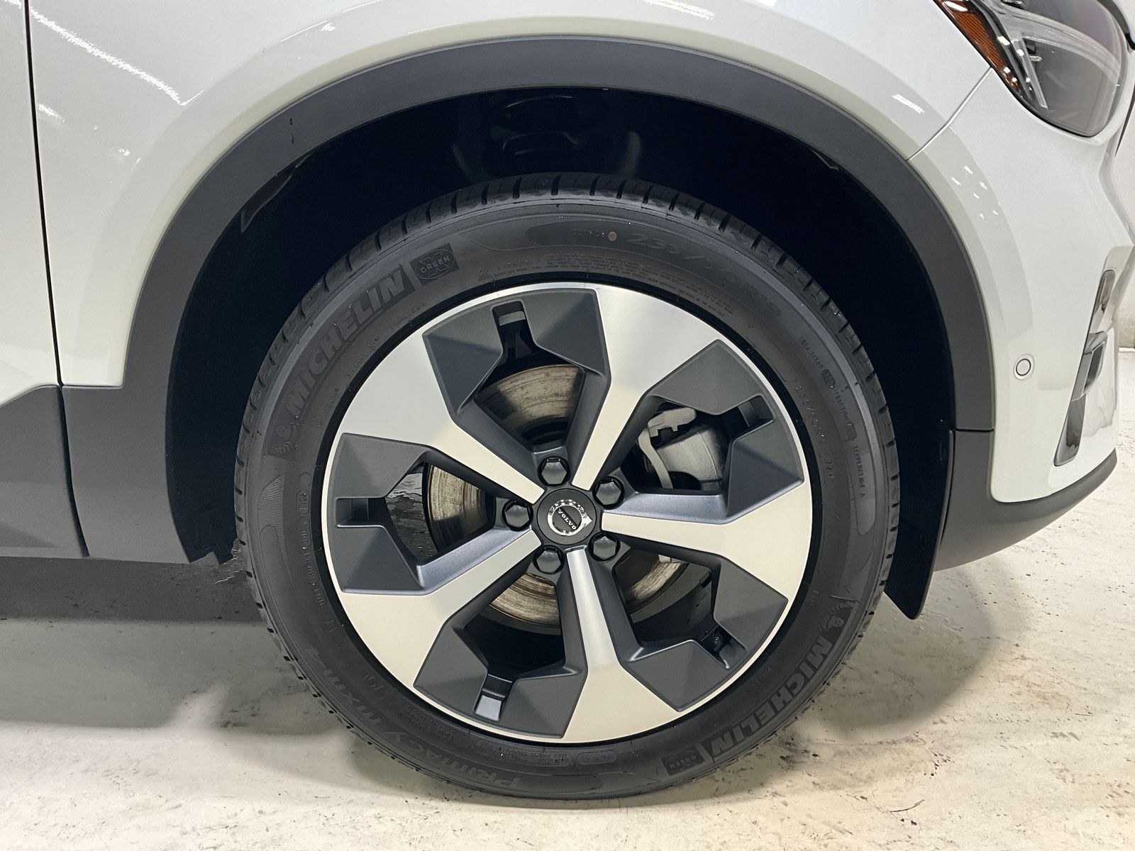 2026 Volvo XC40 Plus - Photo 9