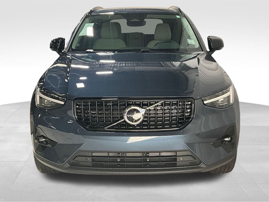 New 2026 Volvo XC40 B5 Ultra SUV