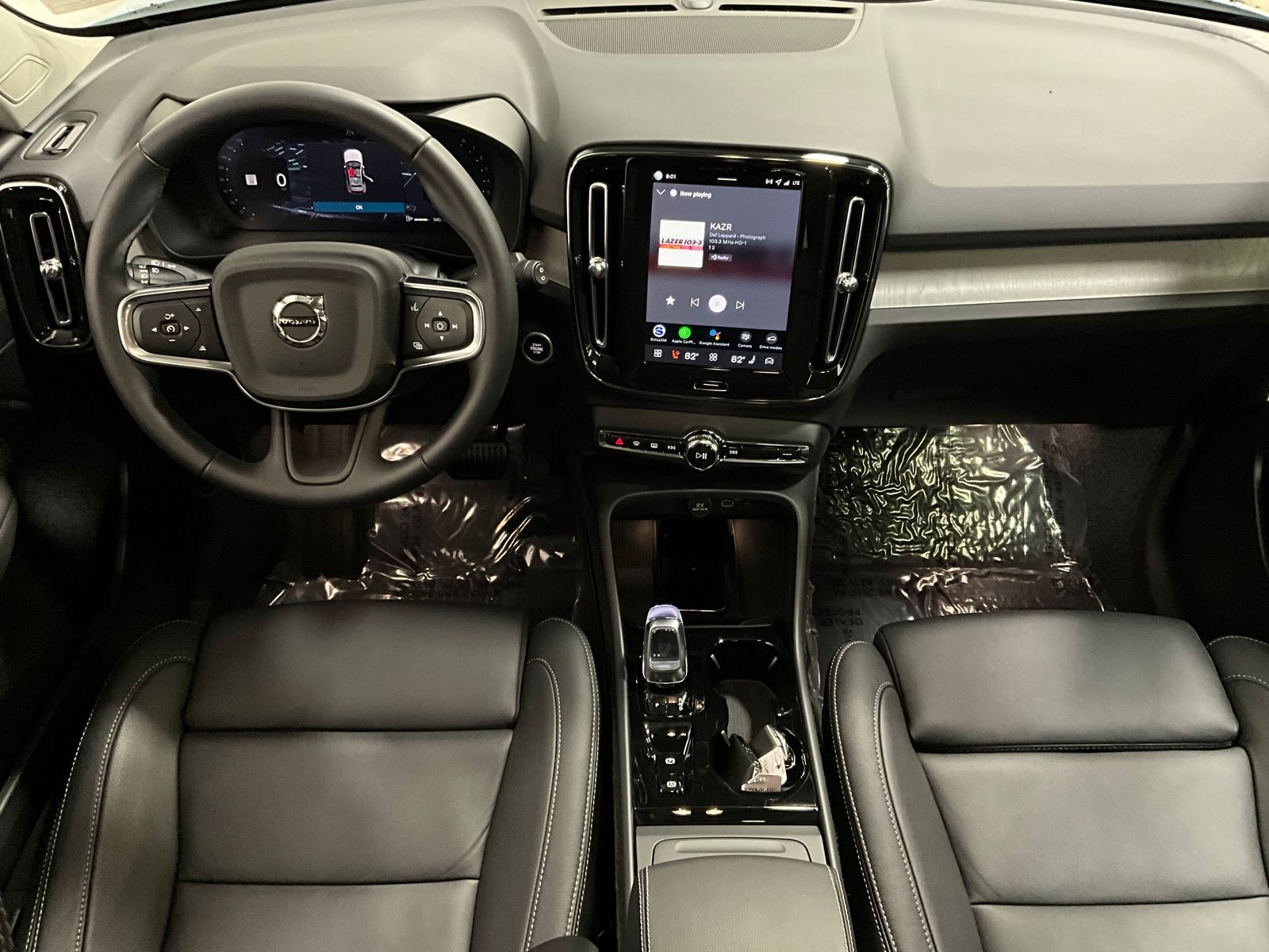 2026 Volvo XC40 Plus - Photo 14