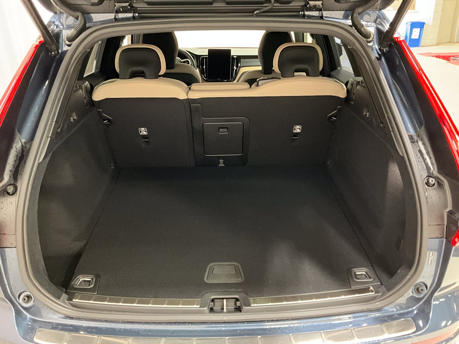 2026 Volvo XC60 Plus - Photo 23