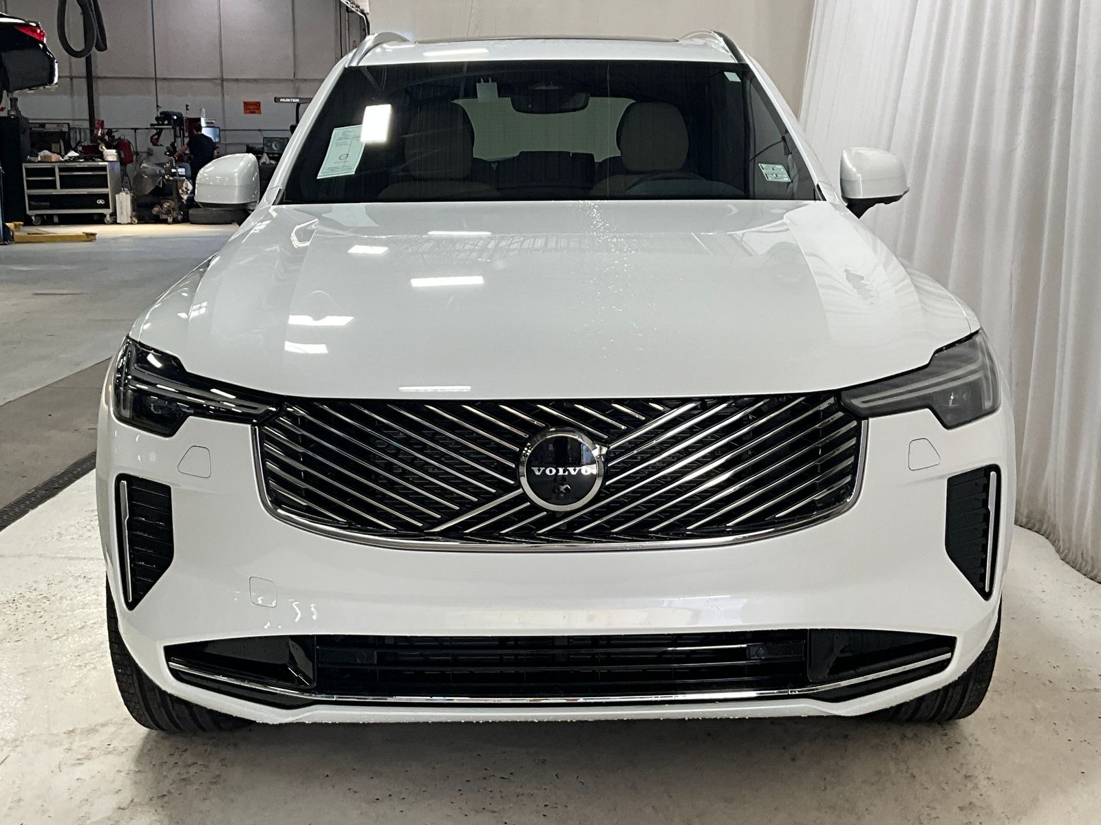 2025 Volvo XC90 Plus photo 2