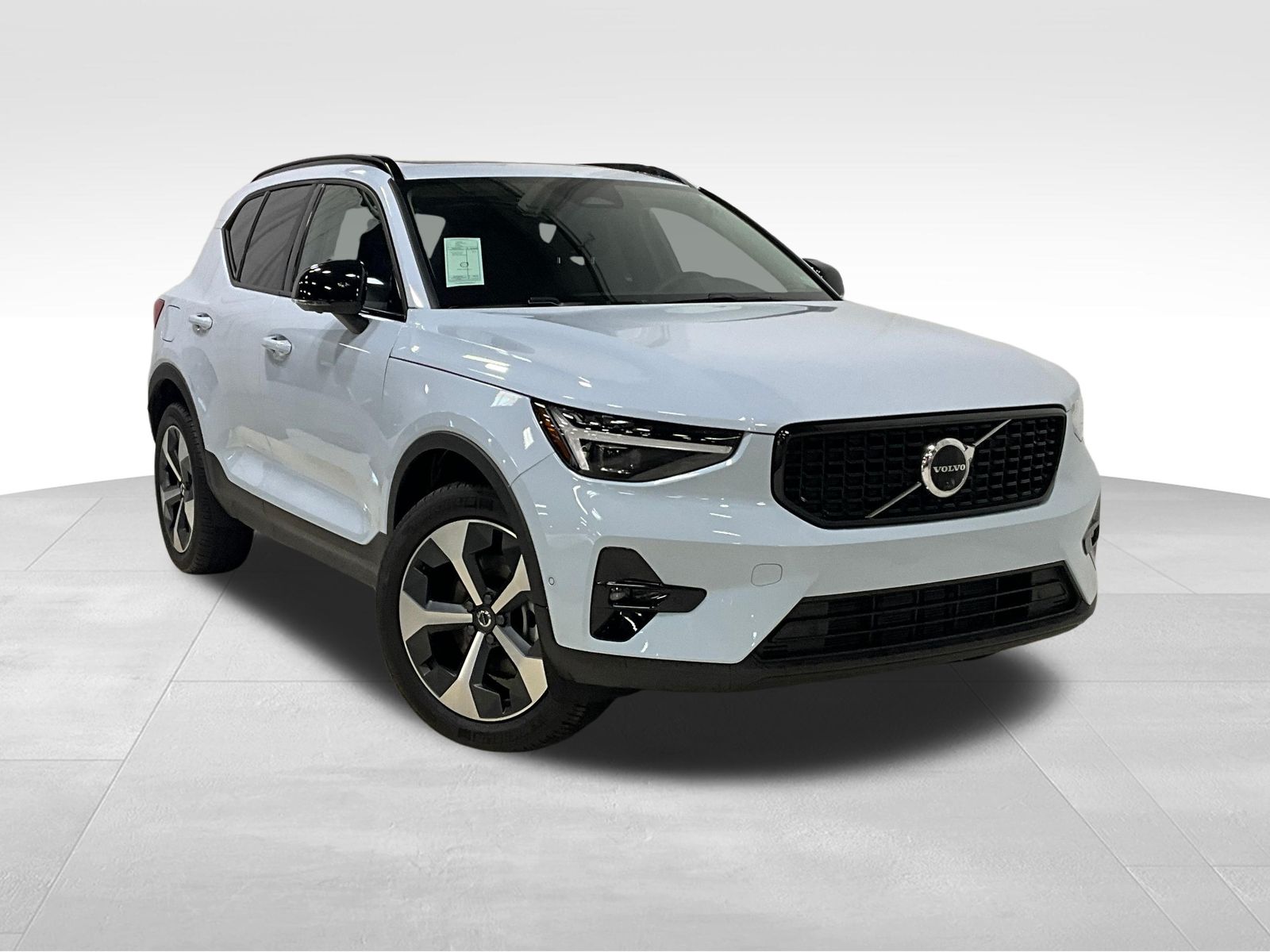 2026 Volvo XC40 B5 Plus Dark AWD's photo