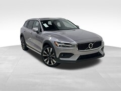 2026 Volvo V60 Cross Country B5 Ultra Wagon