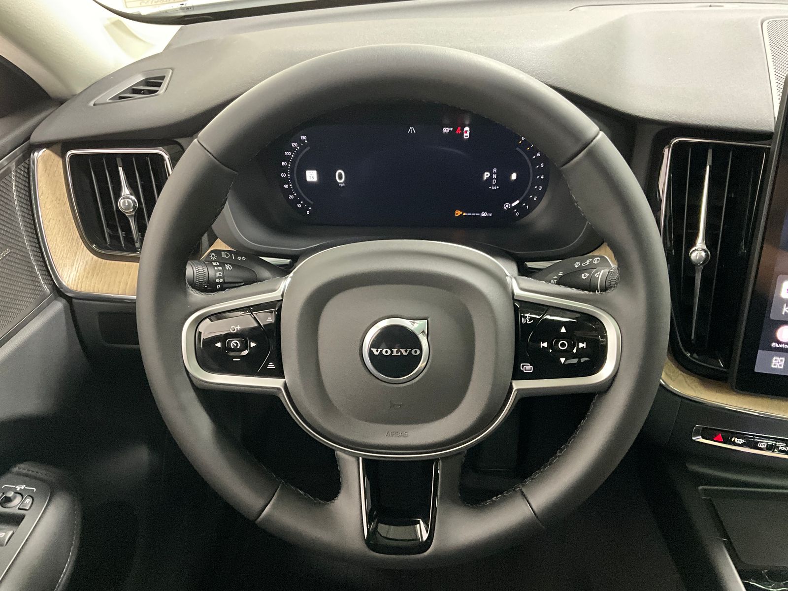 2026 Volvo XC60 B5 Plus photo 4