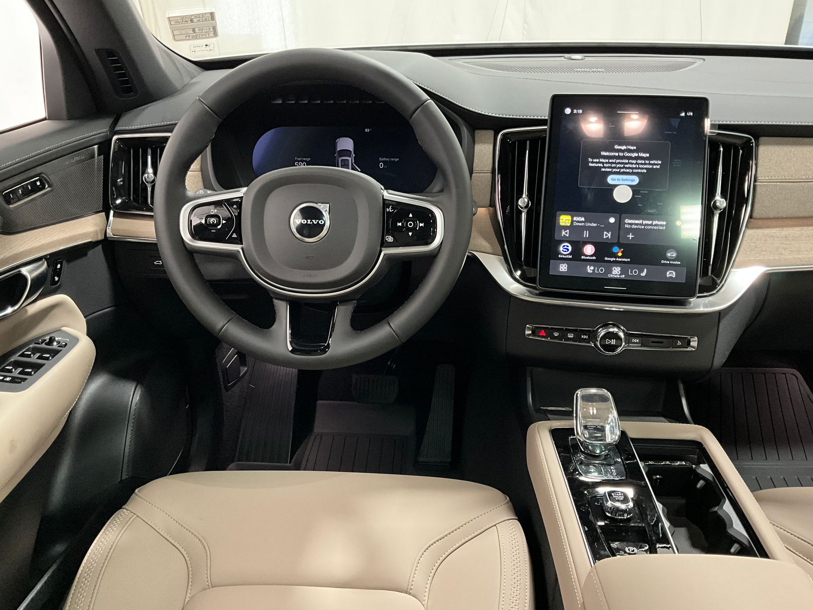 2026 Volvo XC90 T8 Plus photo 2