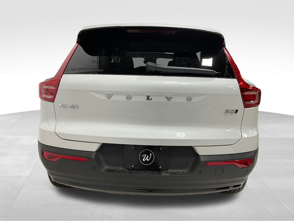 New 2026 Volvo XC40 B5 Ultra SUV