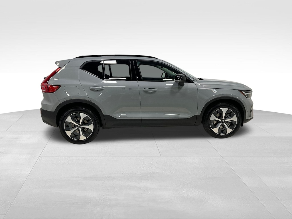 New 2026 Volvo XC40 B5 Plus SUV