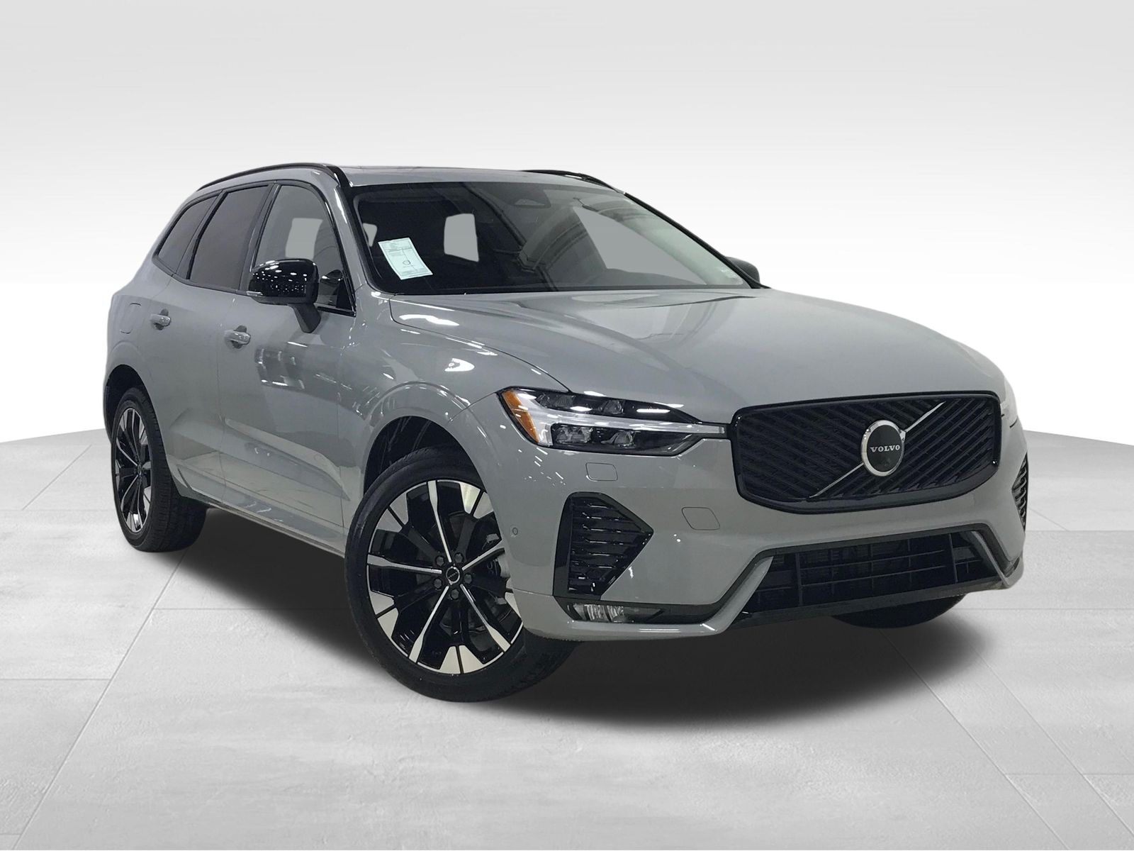 2026 Volvo XC60 B5 Plus Dark AWD's photo