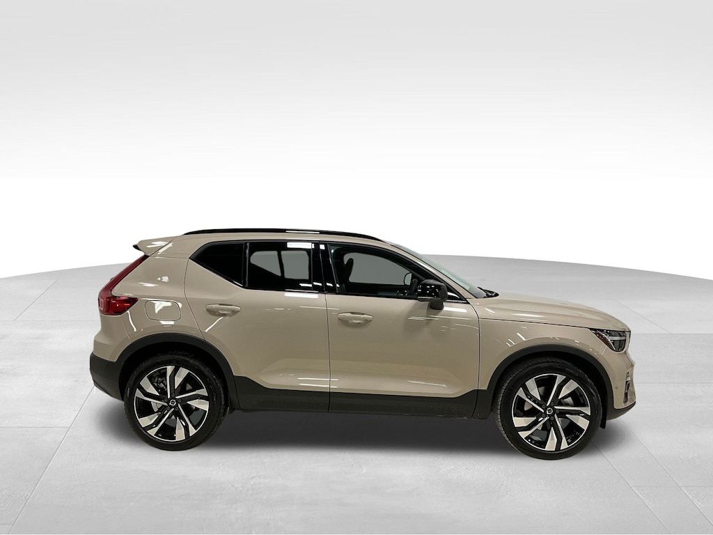 New 2026 Volvo XC40 B5 Ultra SUV