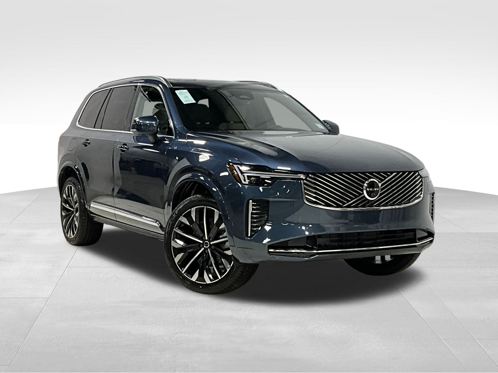 2026 Volvo XC90 Plus's photo