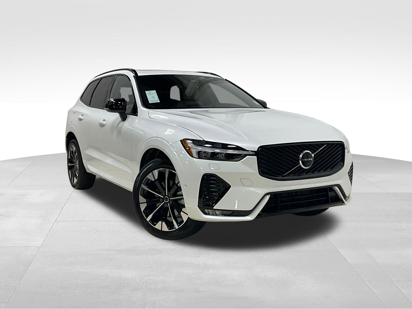 2026 Volvo XC60 Plus's photo