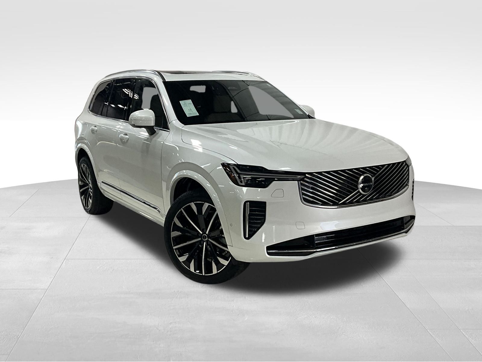 2025 Volvo XC90 Plus's photo