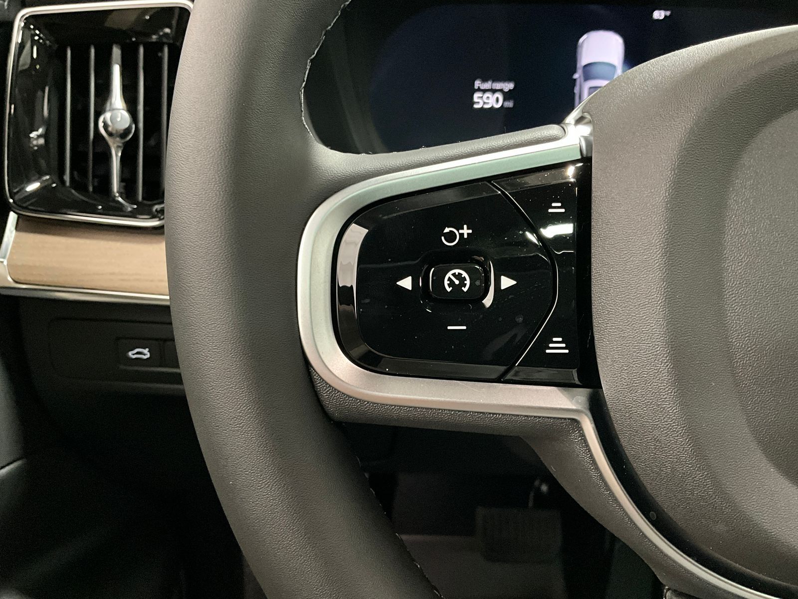 2026 Volvo XC90 Plus - Photo 17