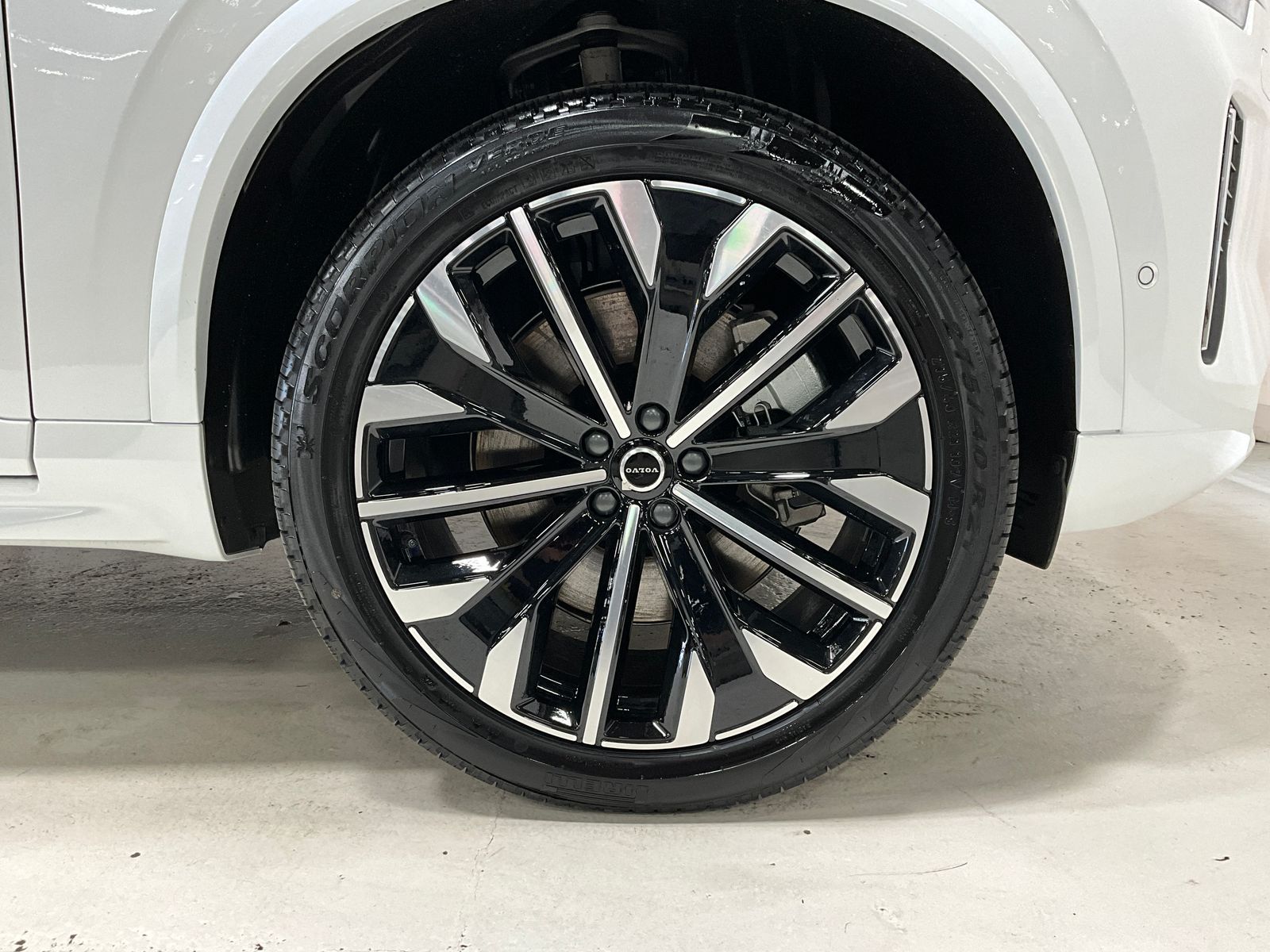2026 Volvo XC90 Plus - Photo 9