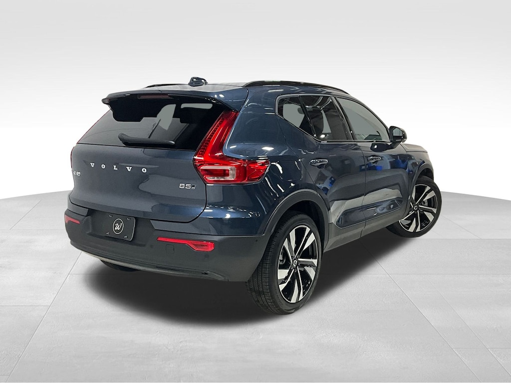 New 2026 Volvo XC40 B5 Ultra SUV
