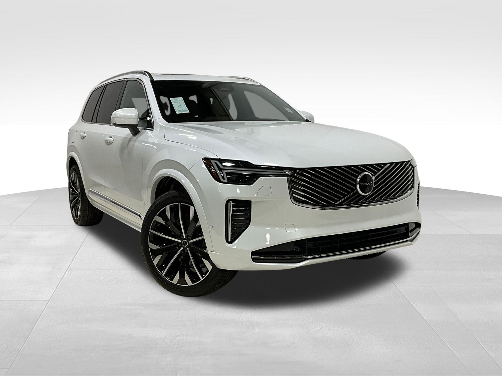 2026 Volvo XC90 Plus's photo