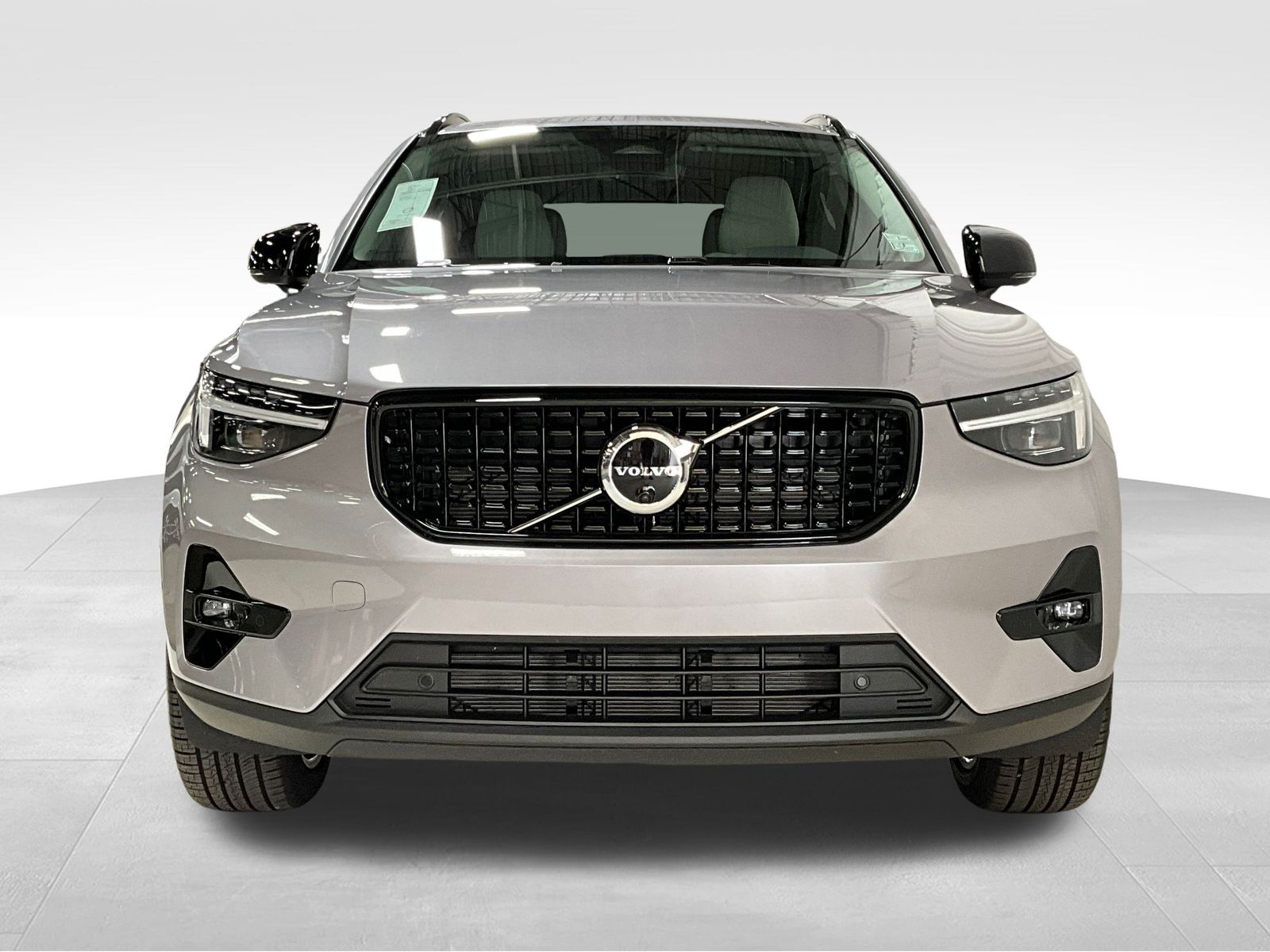 2026 Volvo XC40 photo 2