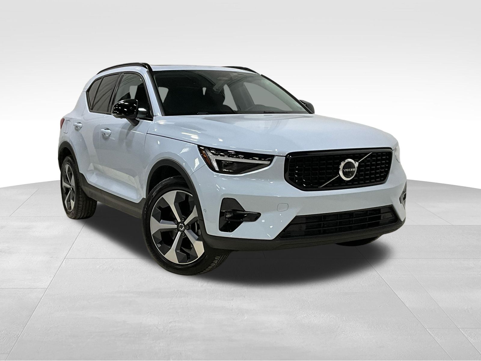 2026 Volvo XC40 B5 Plus Dark AWD's photo