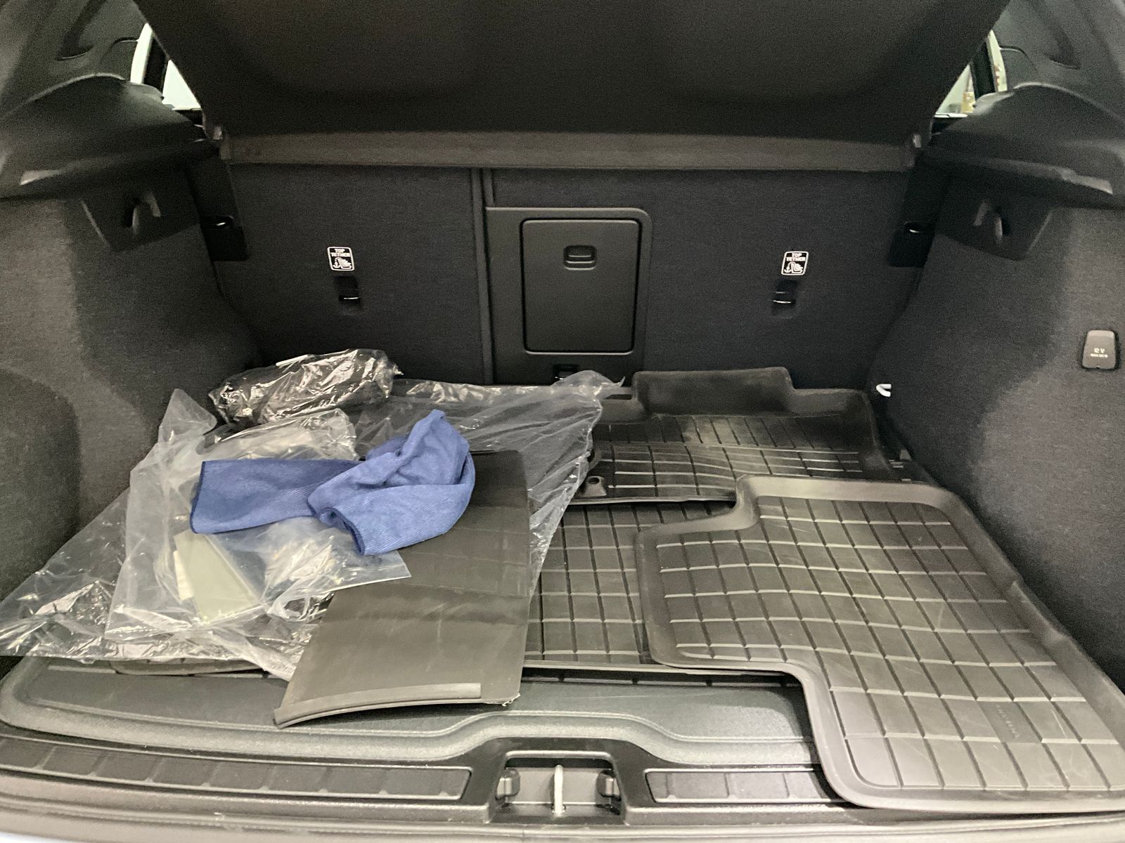 2026 Volvo XC40 Plus - Photo 24